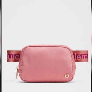 Lululemon Everywhere Belt Bag 1L Deco Pink/Magenta Smoke/Pink Haze